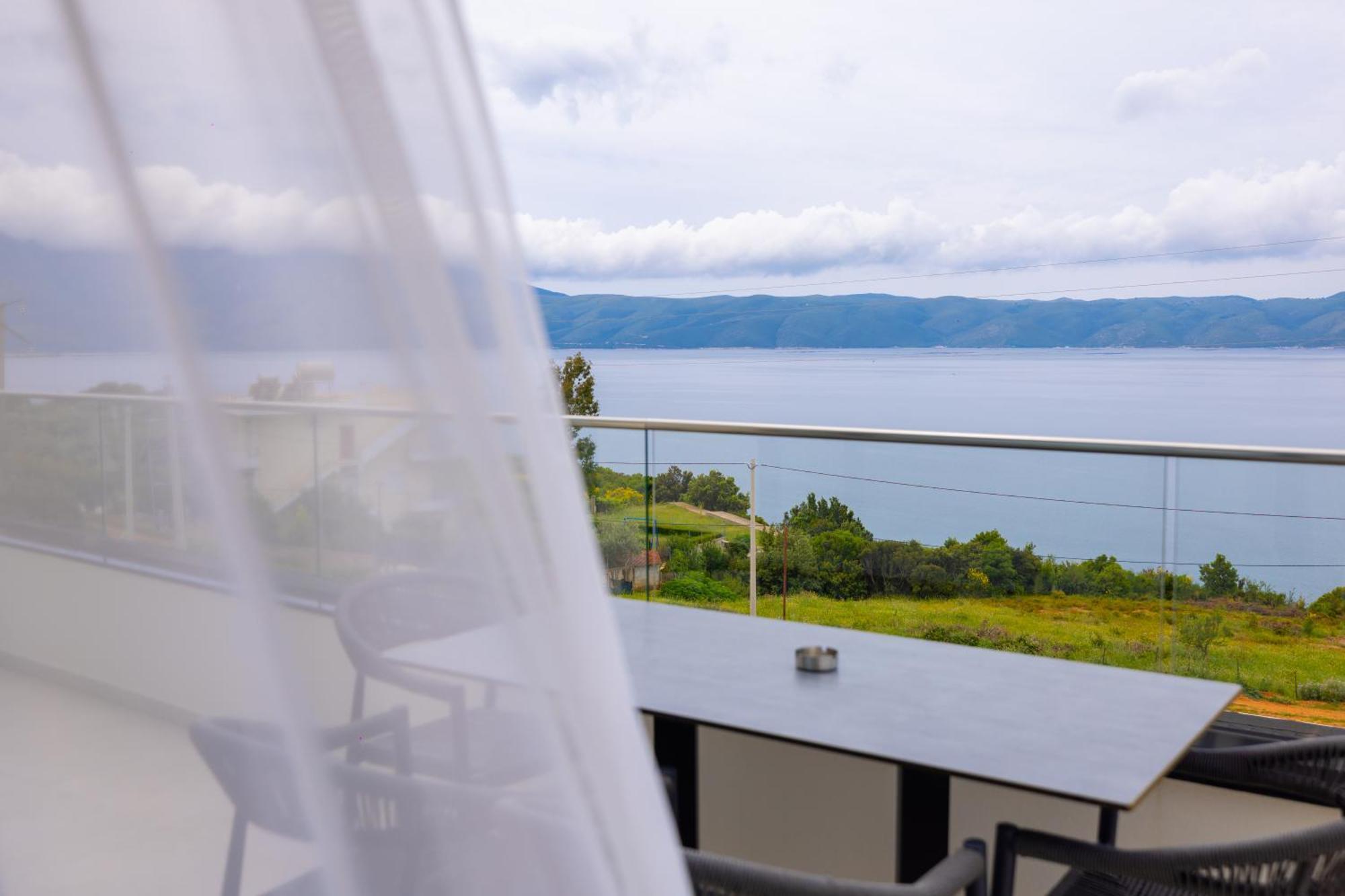 Hotel Majestic Radhimë Εξωτερικό φωτογραφία